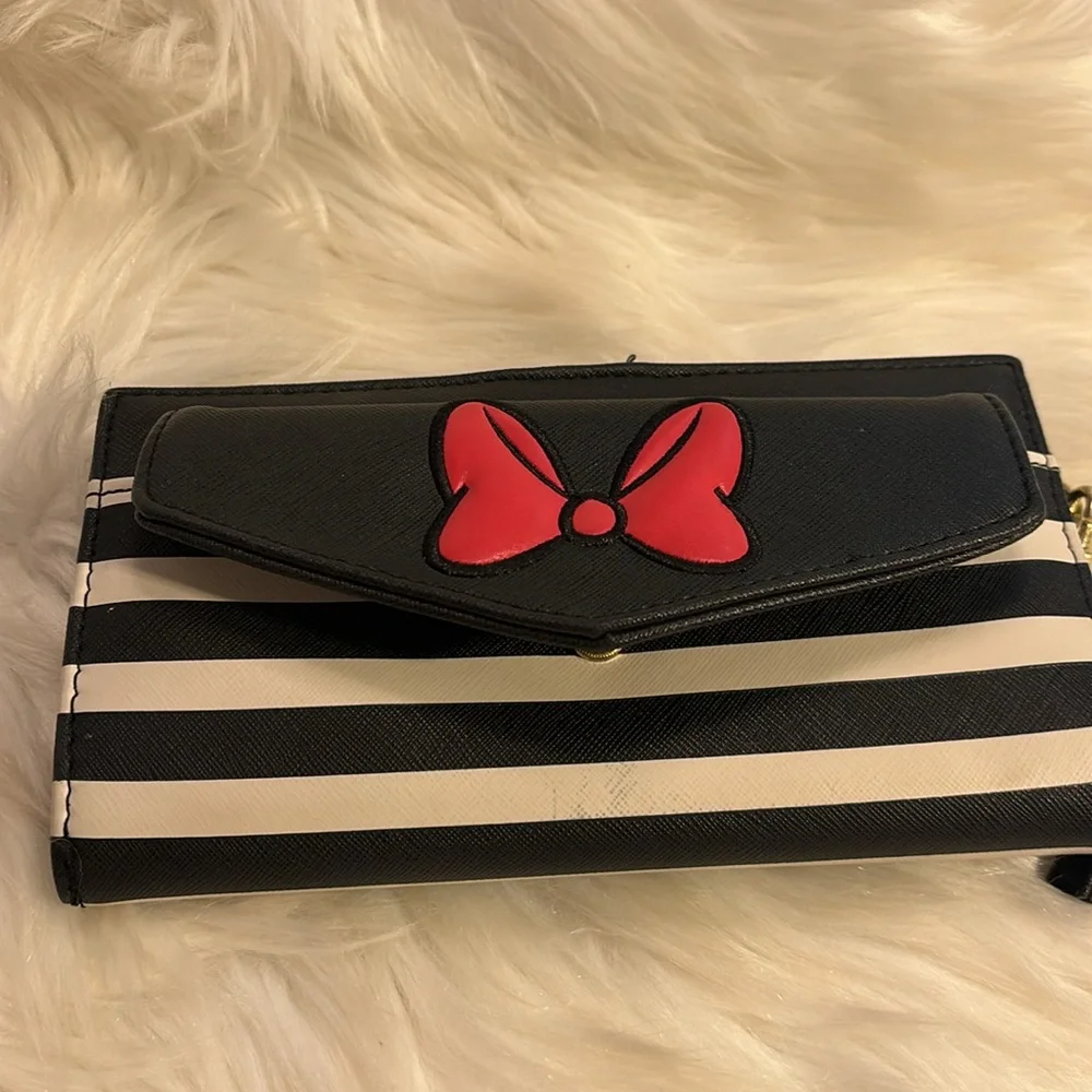 Disney Parks Minnie Mouse Wallet/Wristlet Clutch Zip Around with Wrist Strap